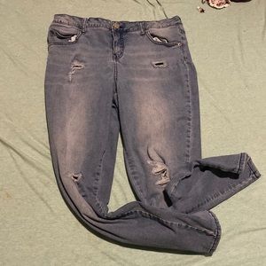 Juniors ripped jeans